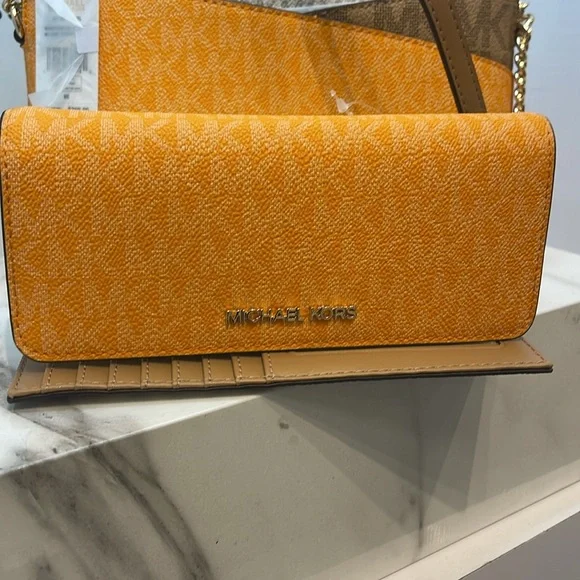 MICHAEL KORSJet Set Large Signature Logo Tri-Fold WalletPOP ORANGE MULTINWT